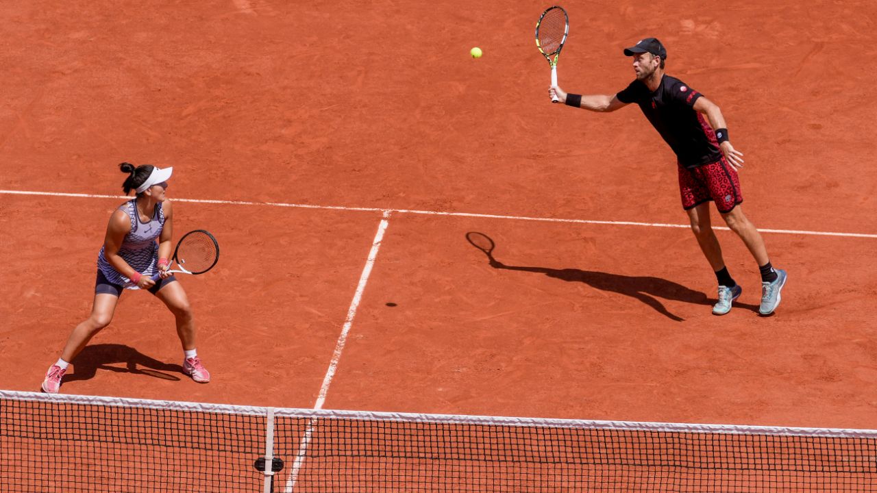 Andreescu, Venus fall short in mixed doubles final at French Open