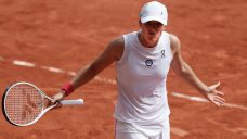 Swiatek defeats Muchova to claim second straight French Open title