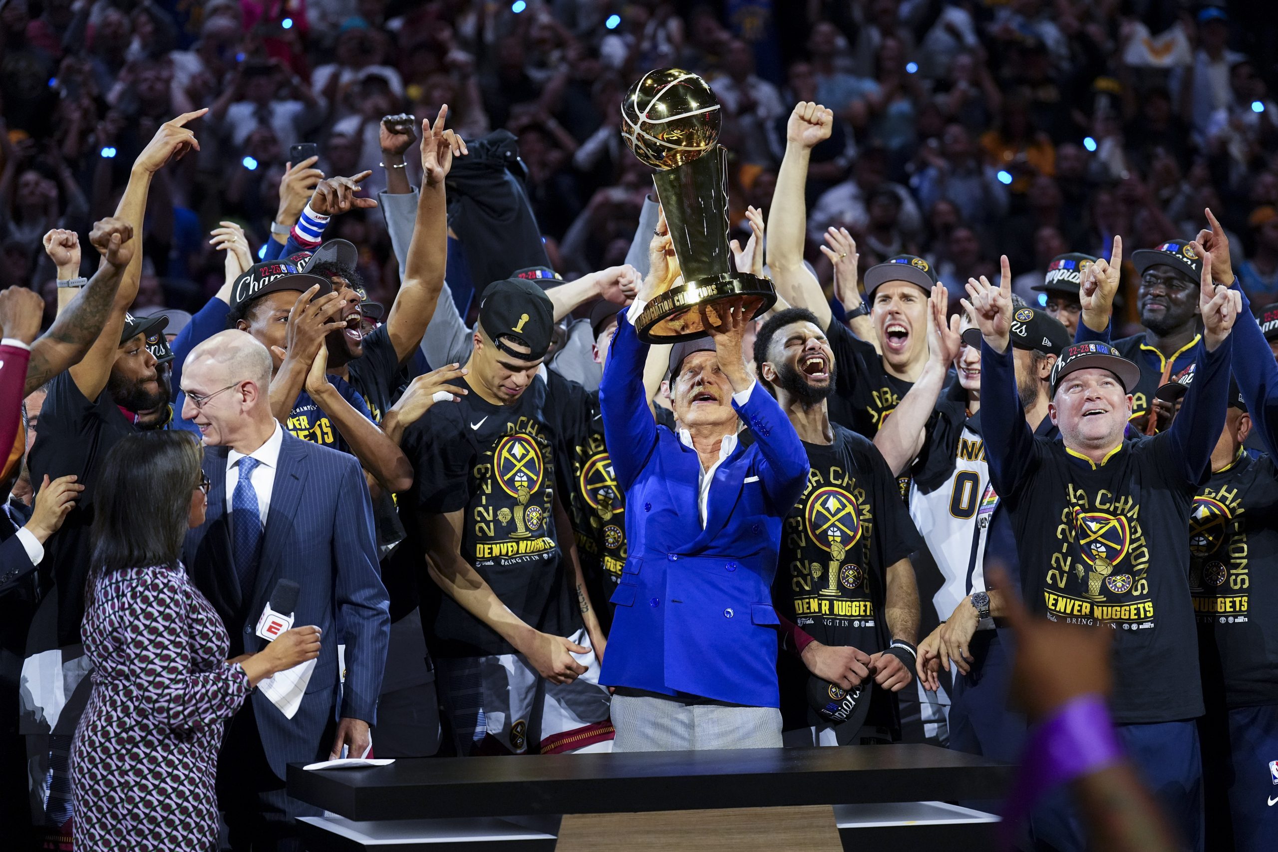 Highlight] Giannis receives his NBA Finals MVP trophy : r/nba