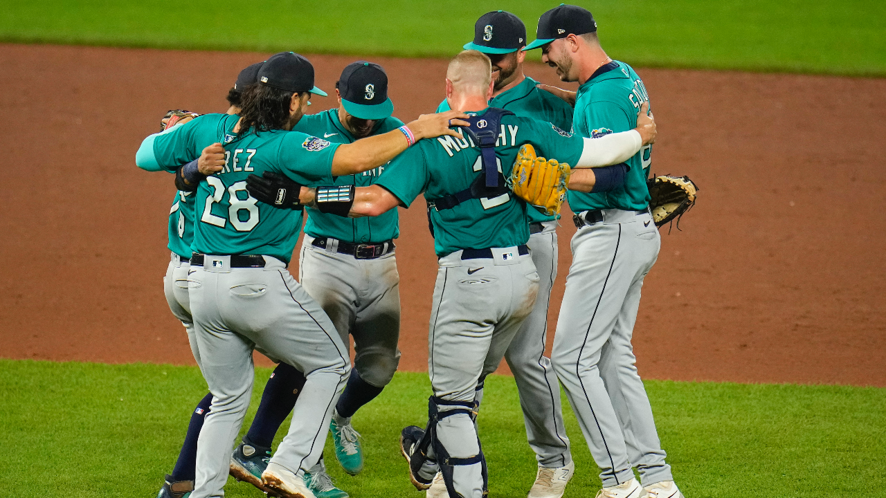 France hits 2 homers, Gilbert goes 8 innings as Mariners edge