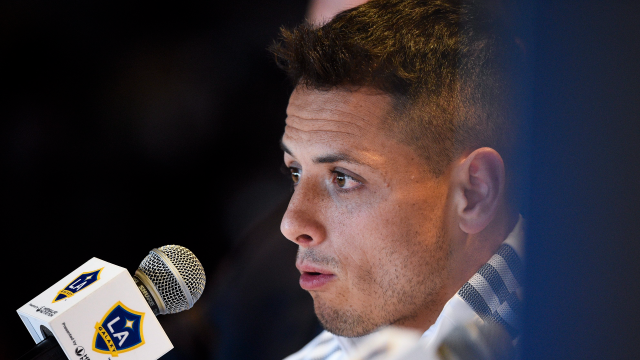 LA Galaxy star Chicharito Hernández tears ligament in right knee