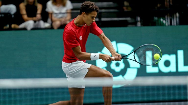 Canada's Gabriel Diallo returns the ball during the group B Davis Cup match against Serbia's Laslo Djere in Valencia, eastern Spain, Saturday, Sept. 17, 2022. (Alberto Saiz/AP)