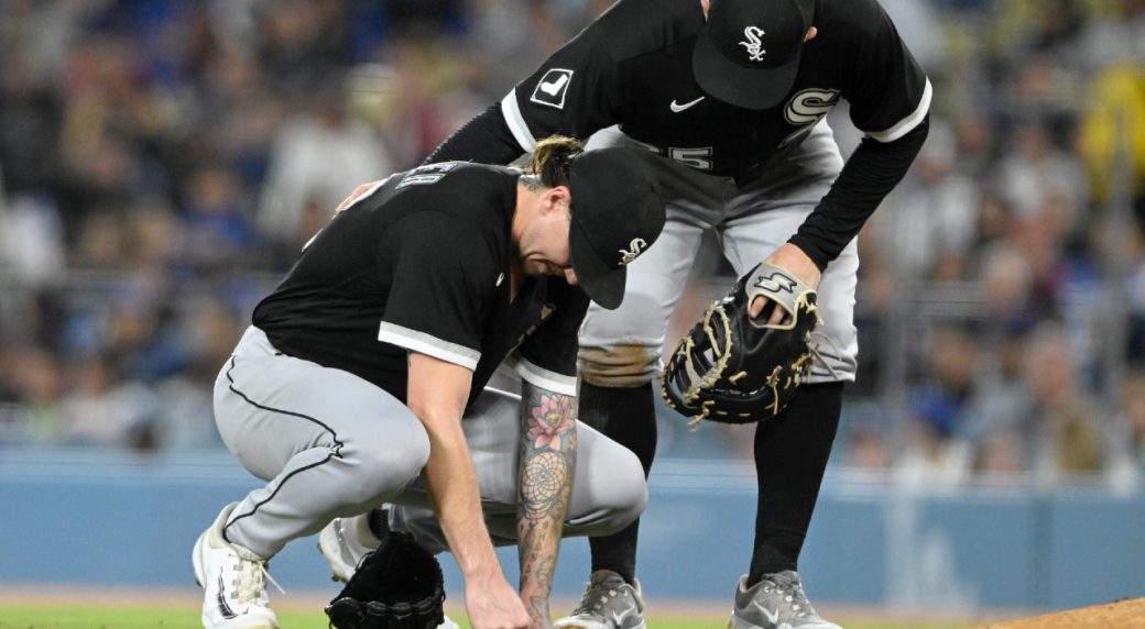 White Sox starter Mike Clevinger leaves game vs. Dodgers with right biceps  soreness - The Athletic