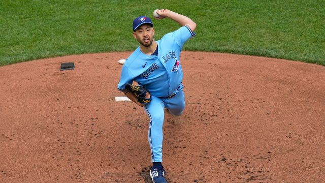 LOOK: Rays pitcher Pete Fairbanks gets black eye from dunking on 3-year-old  son in pool basketball 