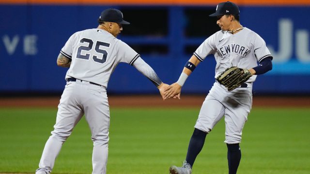 Giants' Mitch Haniger breaks forearm when hit by pitch - Seattle