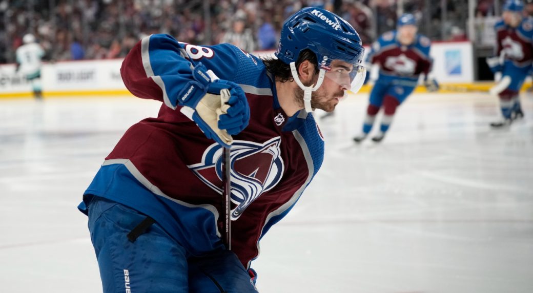 Canadiens acquire Alex Newhook from Avalanche for draft picks, Fairbrother