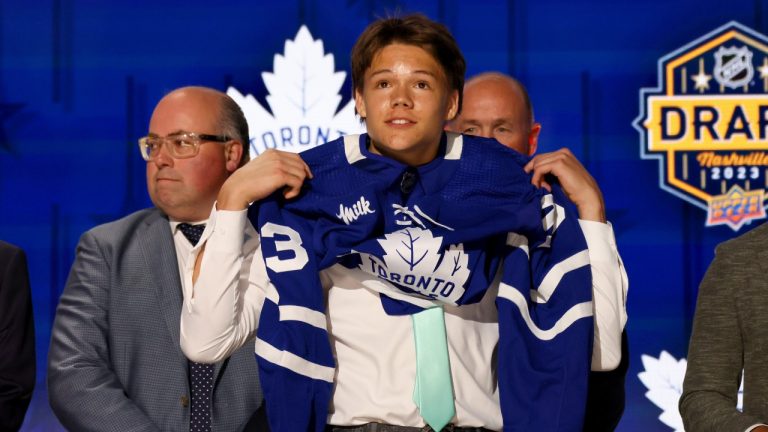 Easton Cowan is selected by the Toronto Maple Leafs with the 28th overall pick during round one of the 2023 Upper Deck NHL Draft at Bridgestone Arena on June 28, 2023 in Nashville, Tennessee. (Bruce Bennett/Getty Images)