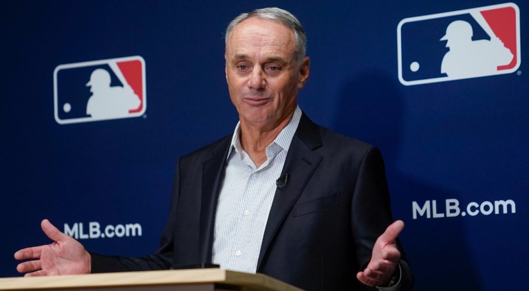 Major League Baseball commissioner says Rogers Centre needs an update