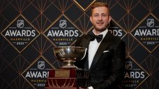 Linus Ullmark wins Vezina Trophy after Bruins&#8217; record-setting season