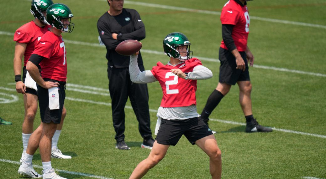 Zach Wilson Struggles, Throw INTs During New York Jets' Green & White  Practice