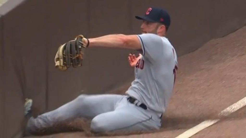 Braves fan's sweet catch on HR, 09/05/2023