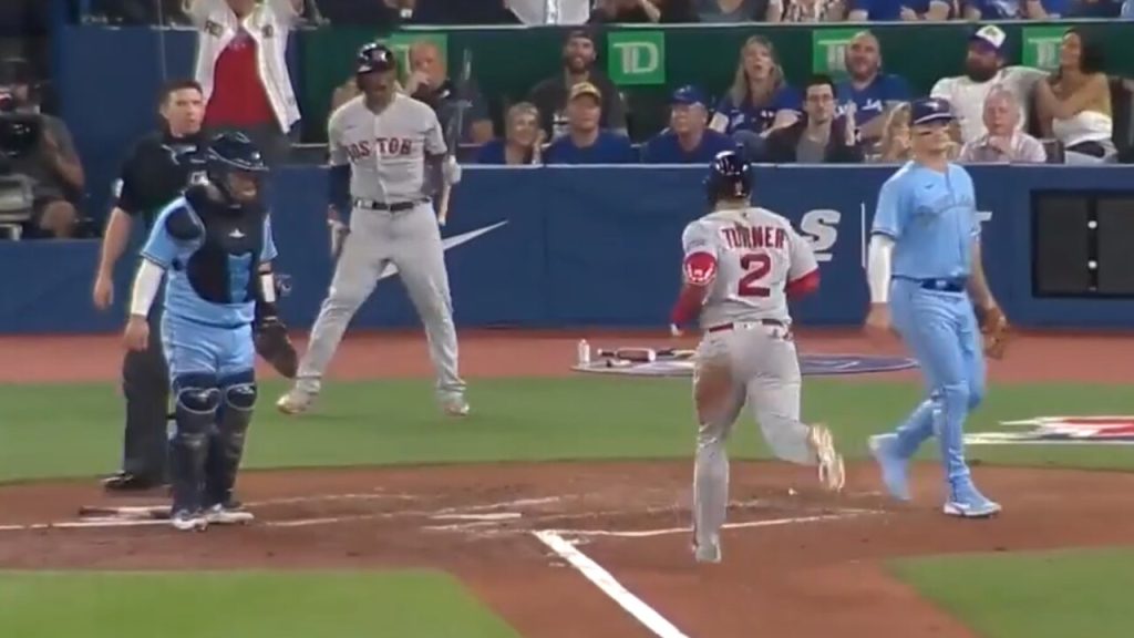 Justin Turner has nice gesture for Yankees broadcaster after foul ball  mishap