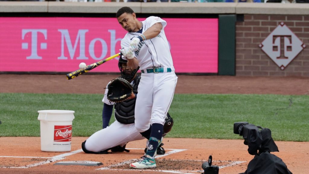 Mallards celebrate Alonso's Home Run Derby win with free beer for fans