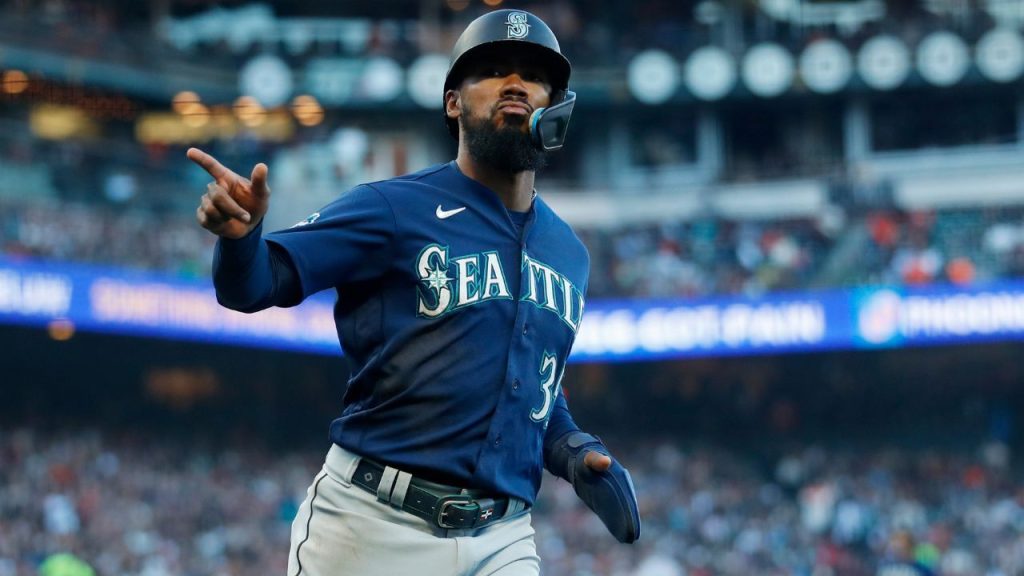 Mariners Players Upset by Team's Selling Blue Jays Merchandise