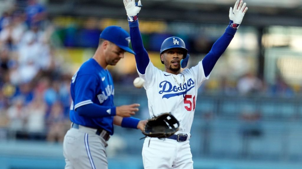 Blue Jays odds vs. Padres July 18: Manoah, Toronto slight home underdogs