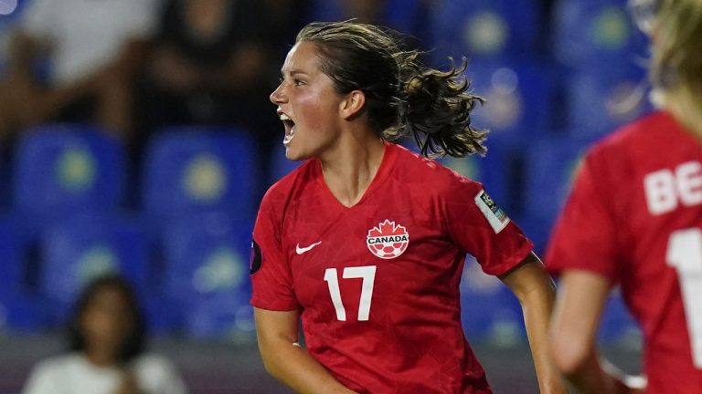 23 players have been called up by Canada coach Bev Priestman for the CONCACAF W Gold Cup. (AP/Fernando Llano) 