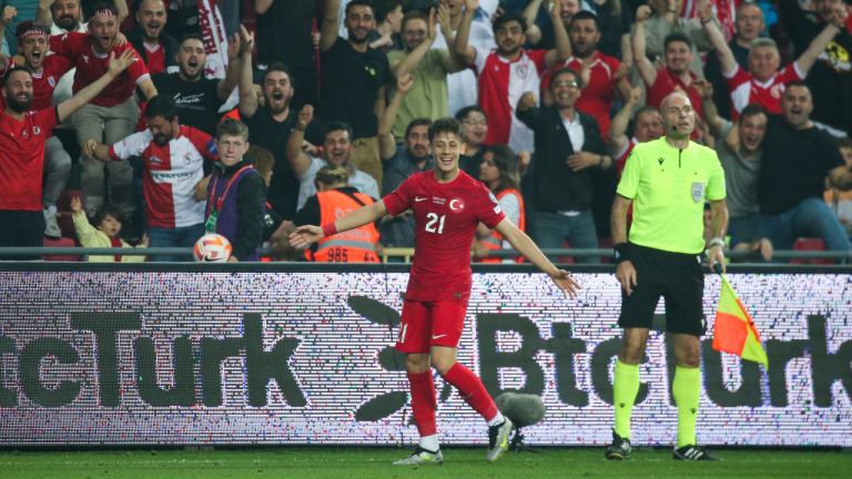 Turkey's Arda Guler celebrates after scoring his side's second goal during the Euro 2024 group D qualifying soccer match between Turkey and Wales at Samsun Yeni 19 Mayis stadium in Samsun, Turkey, Monday, June 19, 2023. Turkey won 2-0. (AP)