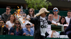 Rain, environmental activists disrupt Day 3 at Wimbledon, Swiatek, Djokovic advance