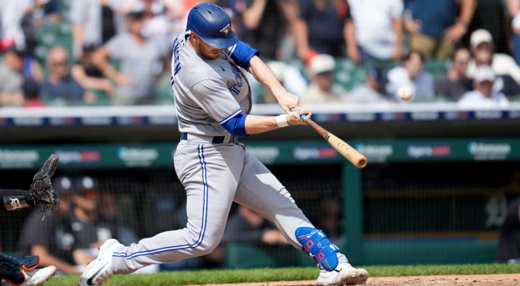 Lukes saves Blue Jays' weekend with extra-innings RBI in win over Tigers