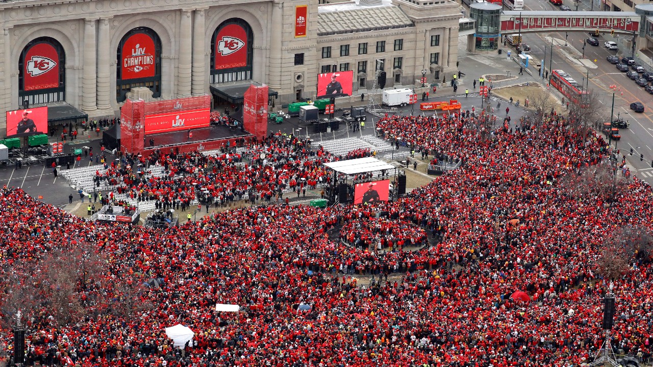 One of the Chiefs' most notable superfans robbed a bank on his way to the  Texans game 