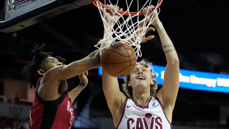 Cleveland Cavaliers' Luke Travers, right, dunks against Houston Rockets' Jermaine Samuels Jr. during the first half of a NBA summer league championship basketball game Monday, July 17, 2023, in Las Vegas. (John Locher/AP Photo)