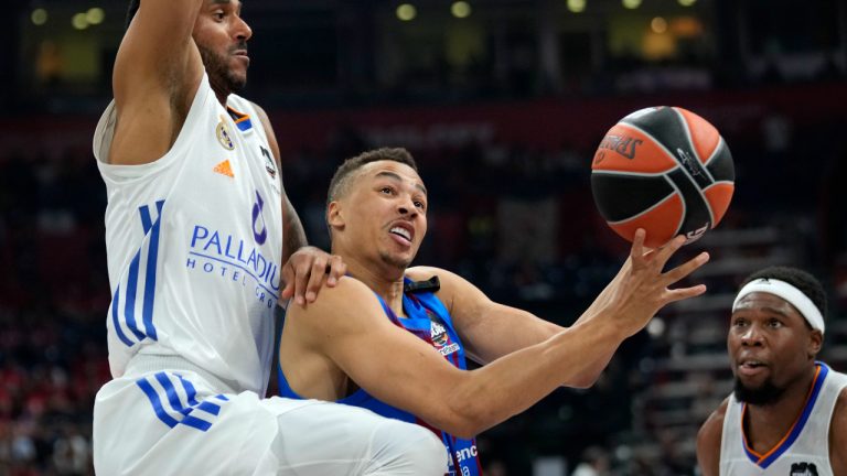 Barcelona's Dante Liman Exum, right drives to the basket challenged by Real Madrid's Adam Hanga during a Final Four Euroleague semifinal basketball match between Barcelona and Real Madrid, in Belgrade, Serbia, Thursday, May 19, 2022. (Darko Vojinovic/AP)