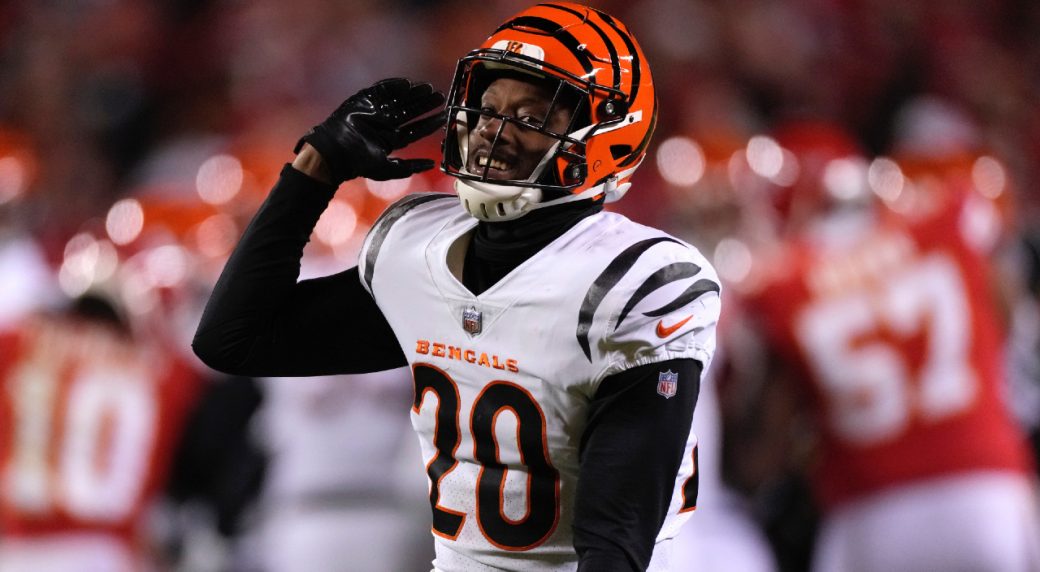 Bengals CB Eli Apple suffers injury in playoff game vs. Ravens