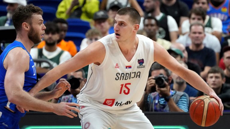 Serbia's Nikola Jokic, right, is challenged by Italy's Nicolo Melli, left, during the Eurobasket round of sixteen basketball match between Serbia and Italy in Berlin, Germany, Sunday, Sept. 11, 2022. (Michael Sohn/AP)