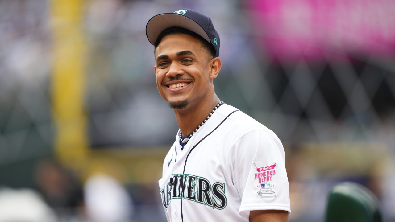 Mariners' Julio Rodriguez Sets Record in Home Run Derby, Defeats