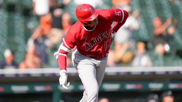 Shohei Ohtani leaves twin bill early after shutout, 2 HRs