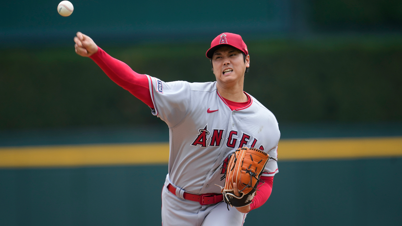 Ohtani throws 1st MLB shutout, hits 2 HRs as Angels sweep Tigers