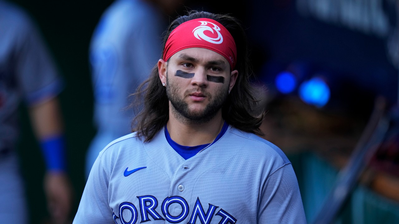 Blue Jays SS Bo Bichette leaves game against Orioles because of sore right  knee