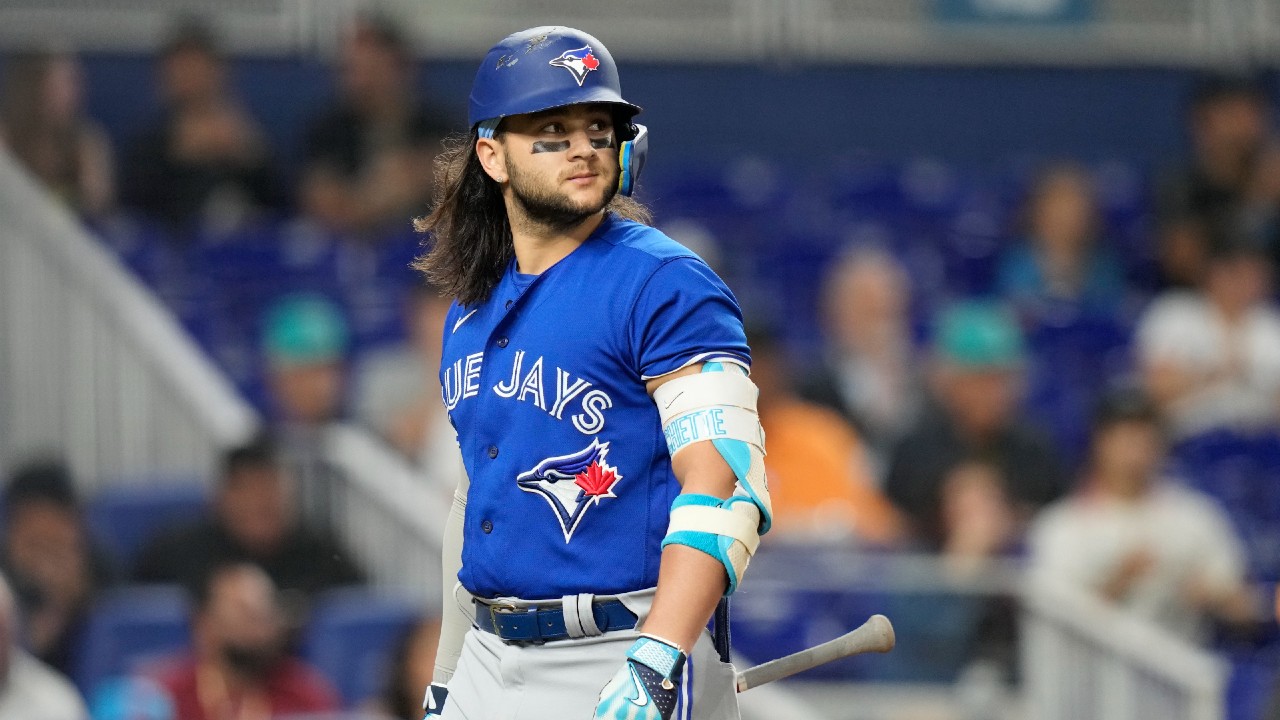 Blue Jays place red-hot Bo Bichette on 10-day IL with knee sprain