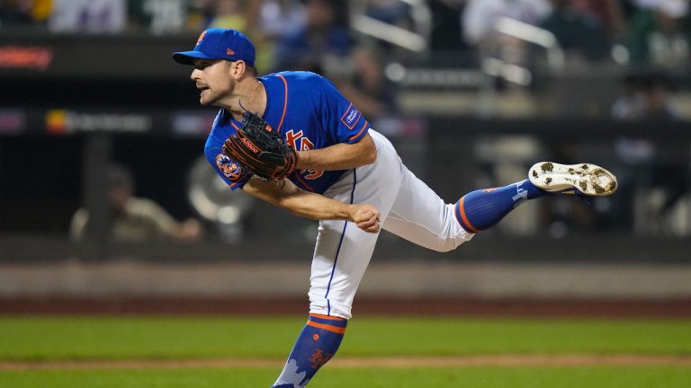 New York Mets' David Robertson pitches during the ninth inning of a baseball game. (Frank Franklin II/AP)