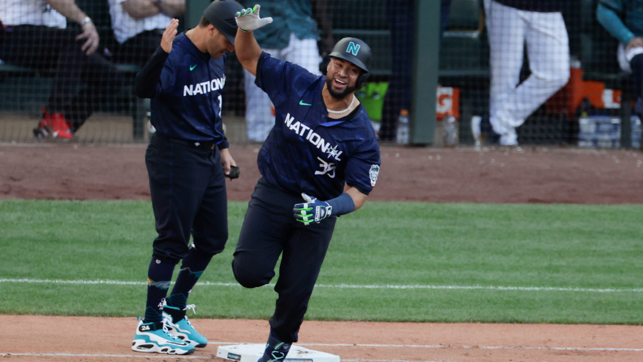 Vintage Ichiro robs Jose Ramirez of home run over wall in front of