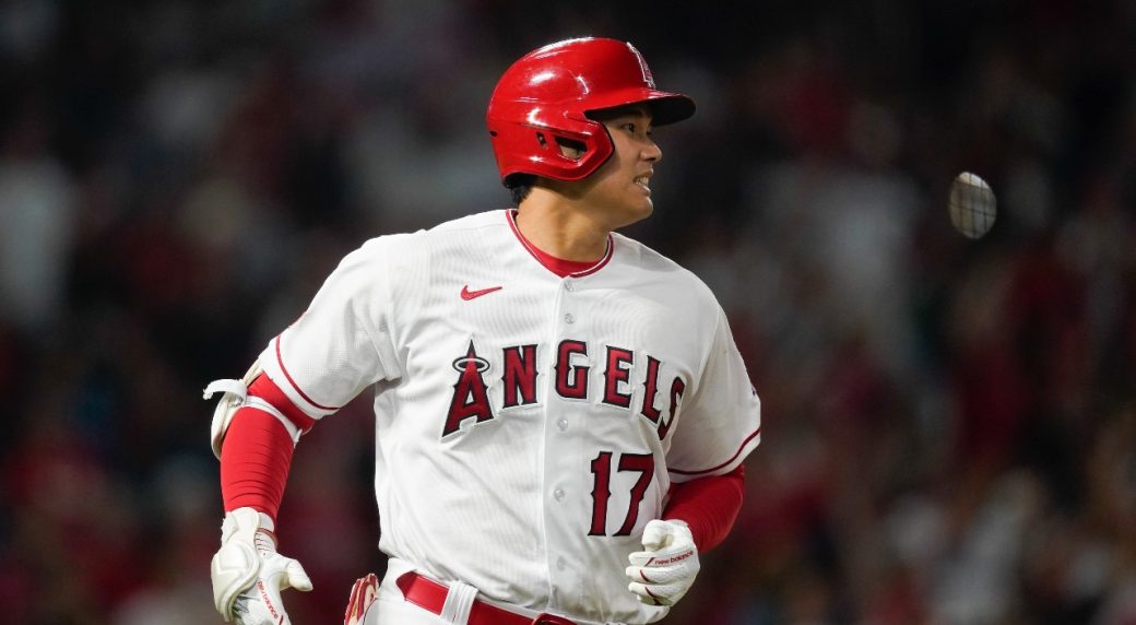 Ohtani hits 33rd home run, Angels beat Astros in 10 on error