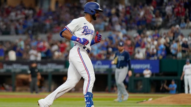 Marlins third base coach fractures leg after getting hit by foul