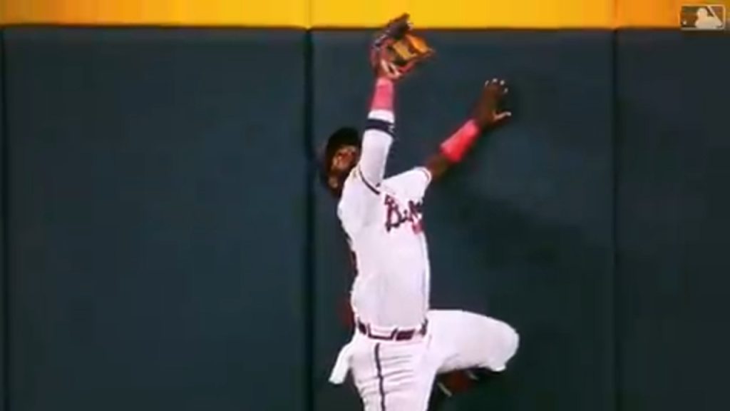 Gotta See It: Harris makes unreal catch at wall, doubles up Harper