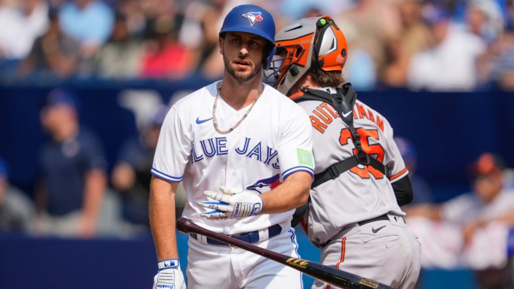 Springer answers boos with homer, 3 RBIs to lift Blue Jays over Yankees