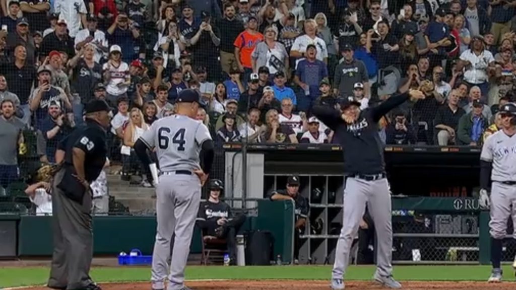 Yankees manager Aaron Boone puts on show after getting ejected