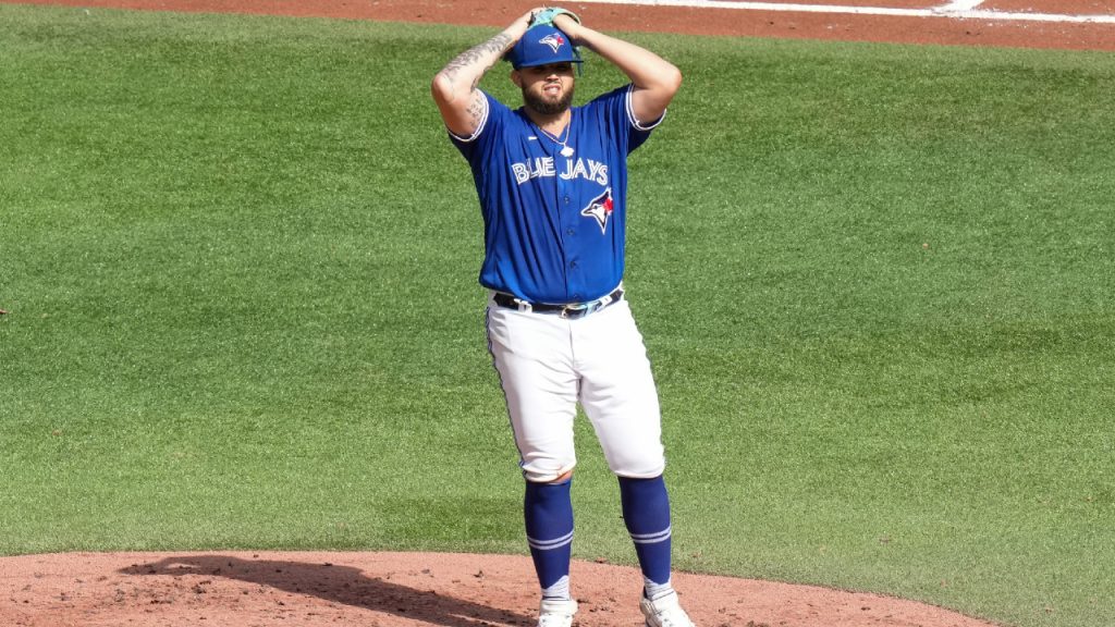Why do the Blue Jays wear red? Explaining Toronto's alternative jerseys and  the connection to Canada