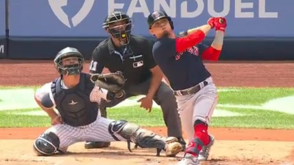 Urias becomes first Red Sox to hit grand slams on consecutive pitches