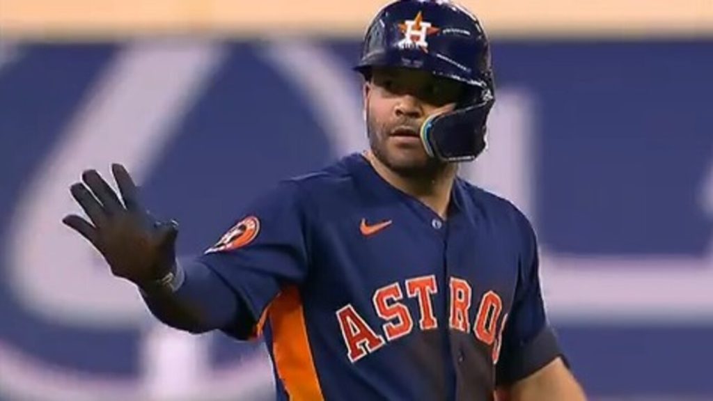 Astros' Altuve tips his helmet to crowd after joining the 2000-hit club