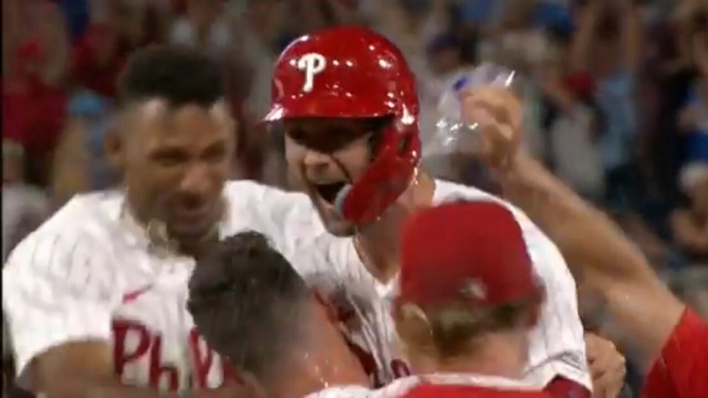 WATCH: Phillies fans give Trea Turner standing ovation amid