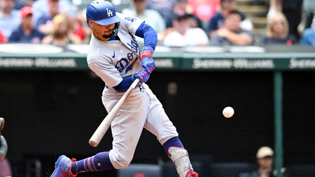 MLB roundup: Mookie Betts belts 2 HRs as Dodgers blast Yankees