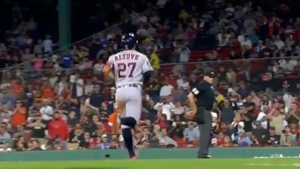 Jose Altuve wanted a cycle-clinching triple so badly he forgot to watch out  for second base