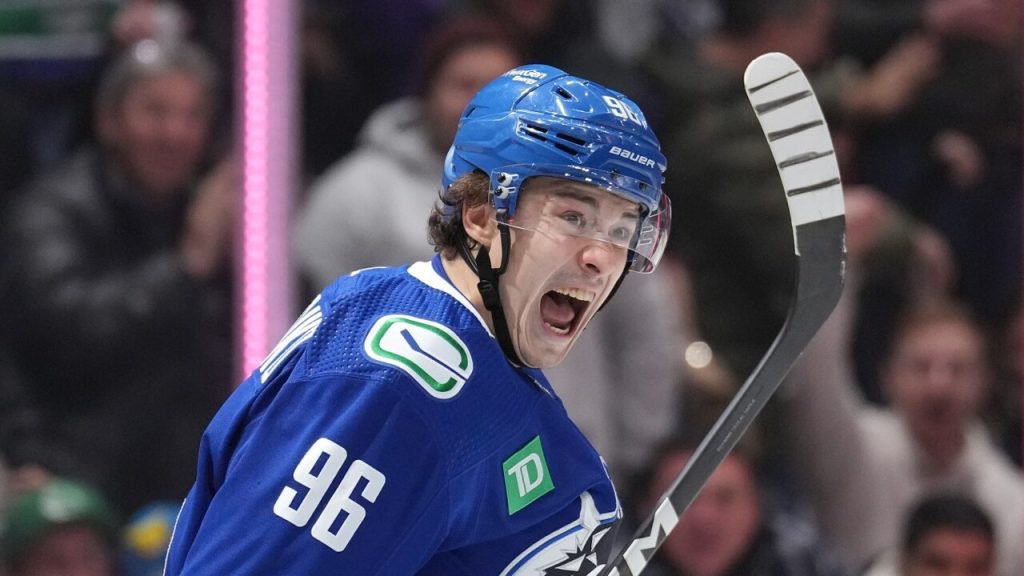 Canucks get booed by their own fans, jerseys tossed on ice (VIDEOS)