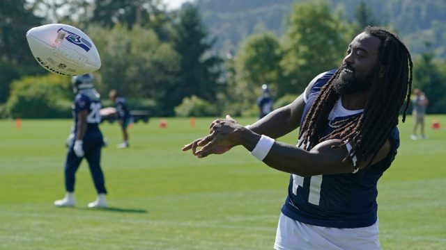 Seattle Seahawks Jordyn Brooks at practice after knee injury