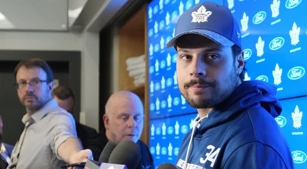 Social media lets loose as Leafs star signs extension