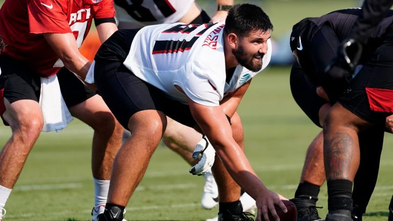 Atlanta Falcons center Matt Hennessy (61) runs a drill during the team's NFL training camp football practice in Flowery Branch, Ga. Thursday, July 29, 2021. (AP)